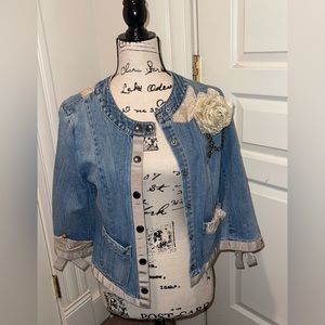 sz m. jean jacket. VINTAGE tommy hilfiger.